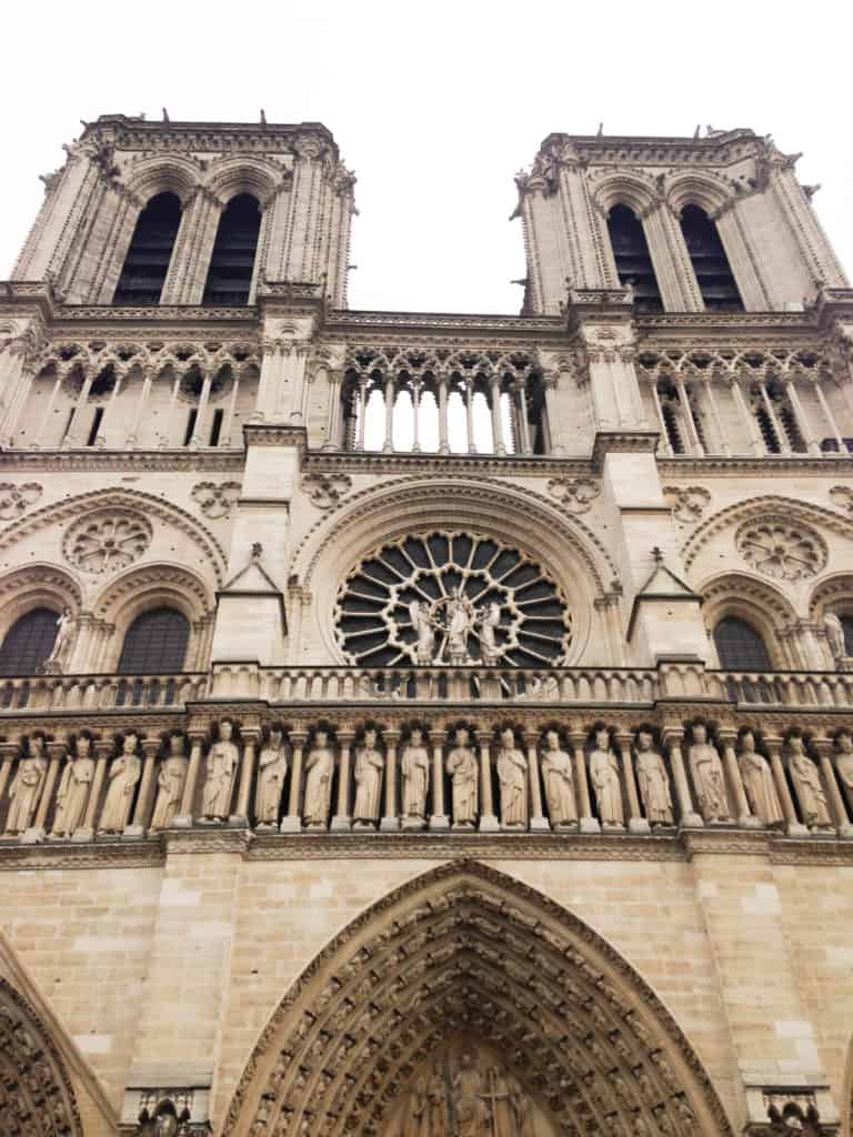 In order to enjoy everything that this French city has to offer, you need to visit these must-see attractions in Paris on your next visit.