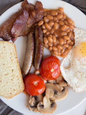 An Irish breakfast laid out on a white plate.