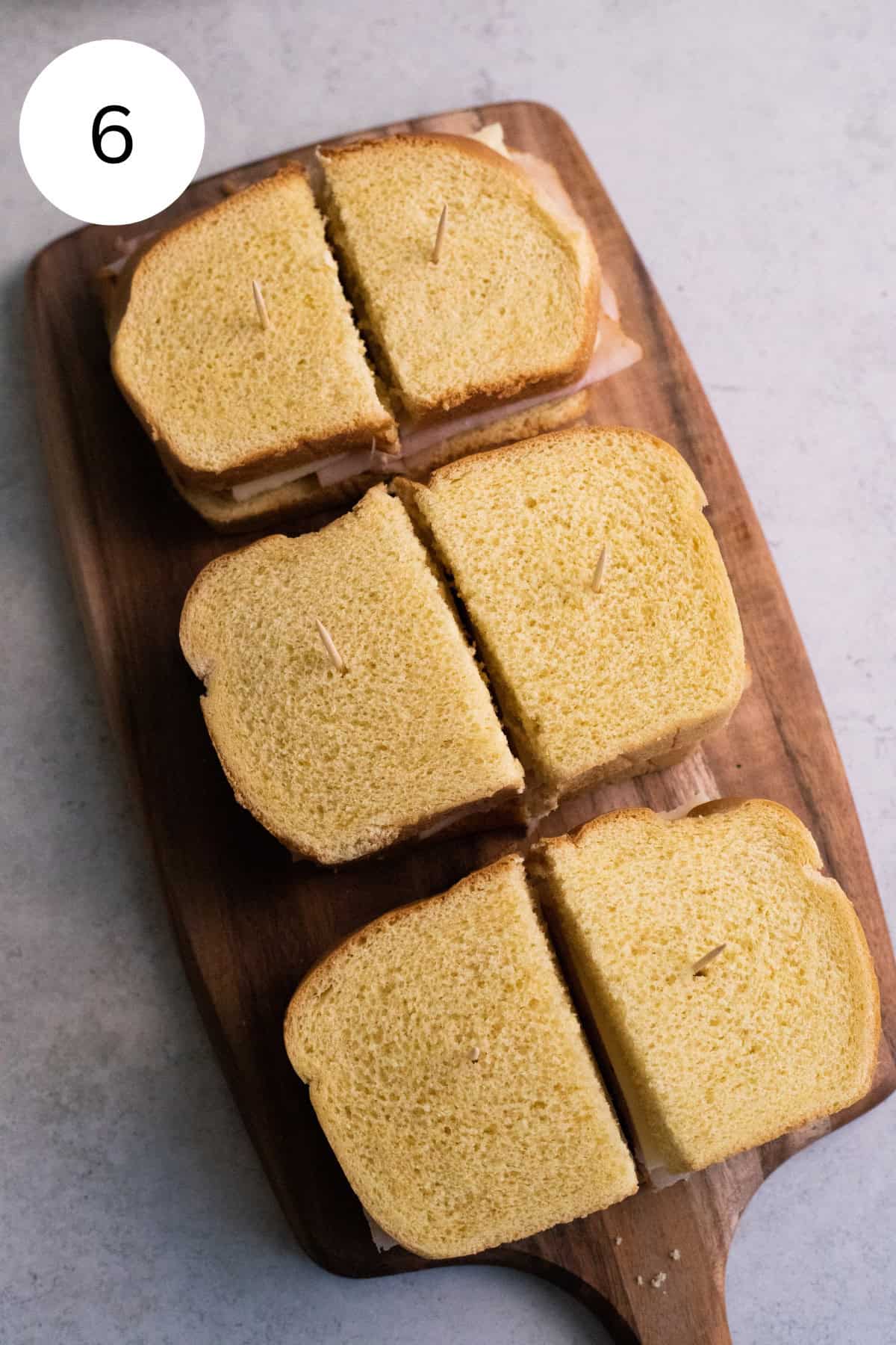 Monte Cristo Sandwiches cut in half.