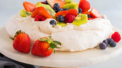 Classic Pavlova | Wanderzest